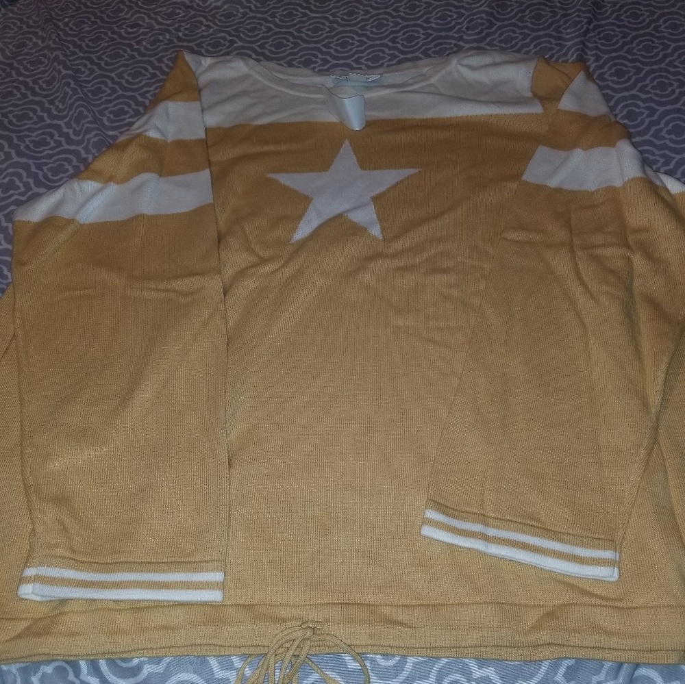 Cj banks 2x sweater gold in color, NWT